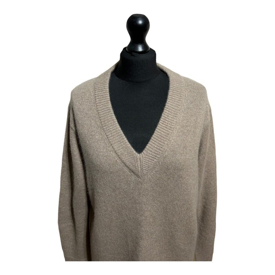 No.Eleven MN57B Cashmere V-Neck Jumper - Recurring.Life